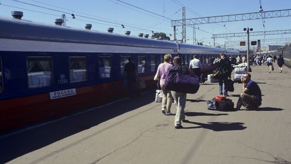 Пассажиры поезда Россия. Архивное фото