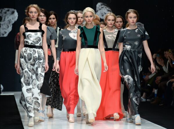 Модели на показе коллекции одежды дизайнера Сергея Сысоева в рамках Недели моды в Москве Сделано в России
