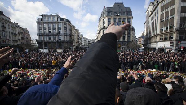 Бельгийские футбольные фанаты и националисты во время манифестации в центре Брюсселя. 27 марта 2016. Архивное фото