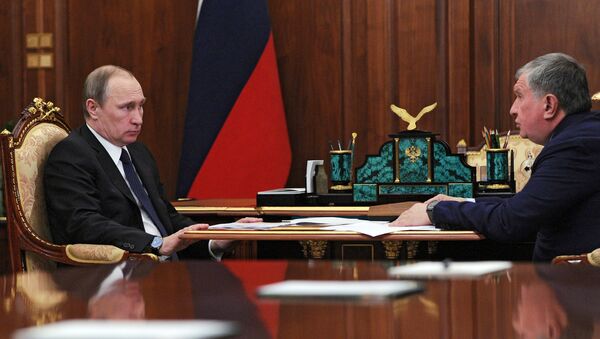 Владимир Путин и Игорь Сечин. Архивное фото