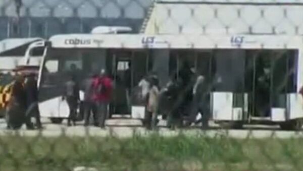 Видео выхода пассажиров из захваченного самолета