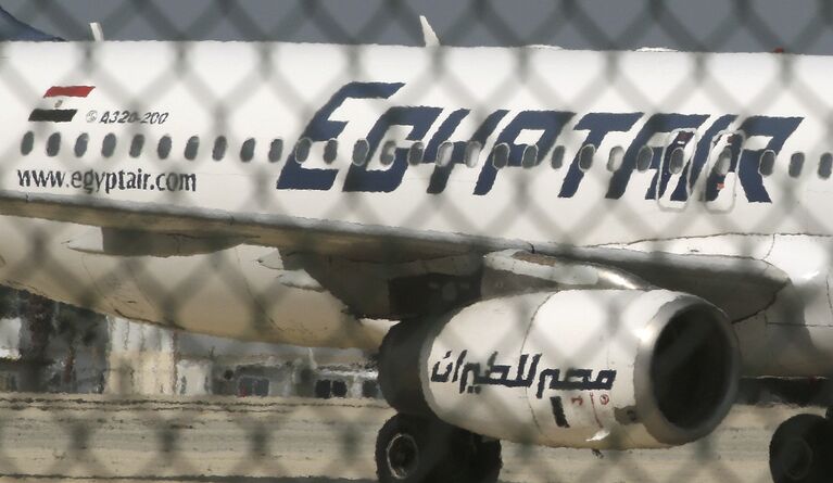 Самолет A320 компании EgyptAir в аэропорту Ларнаки, Кипр