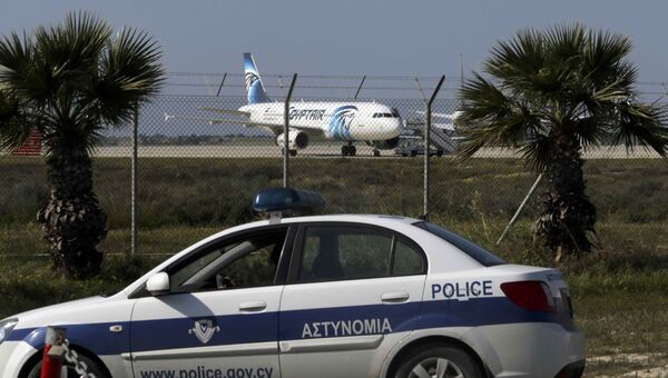Самолет A320 компании EgyptAir в аэропорту Ларнаки, Кипр. Архивное фото