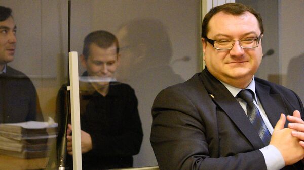 На переднем плане адвокат обвиняемого А. Александрова Юрий Грабовский. Архивное фото