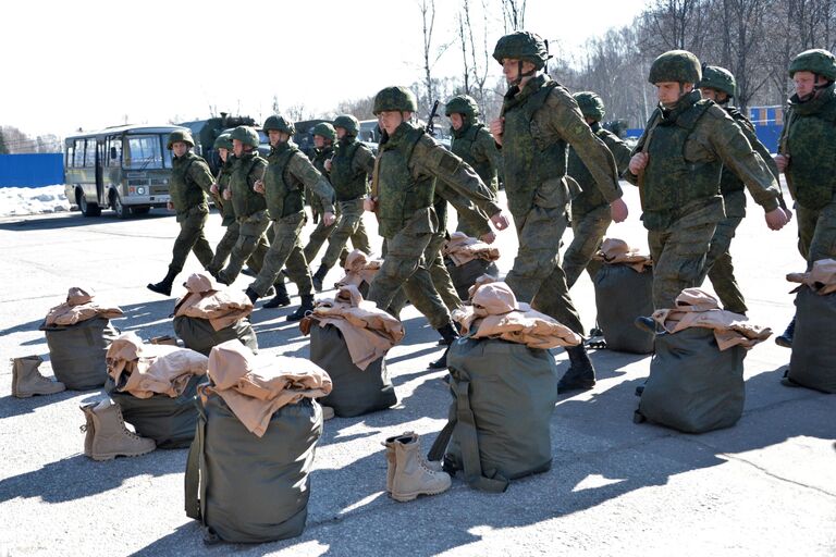 Саперы минобороны РФ в Международном противоминном центре ВС РФ в Нахабино готовятся к отправке в Сирию для разминирования Пальмиры