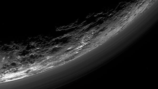 Изображение Плутона, полученное зондом New Horizons