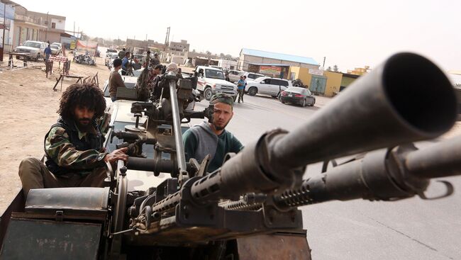 Боевики на пикапе, недалеко от Триполи, Ливия. Архивное фото