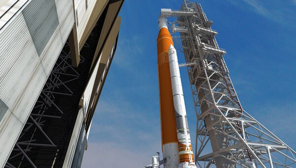 Так художник представил себе ракету SLS, стоящую на космодроме