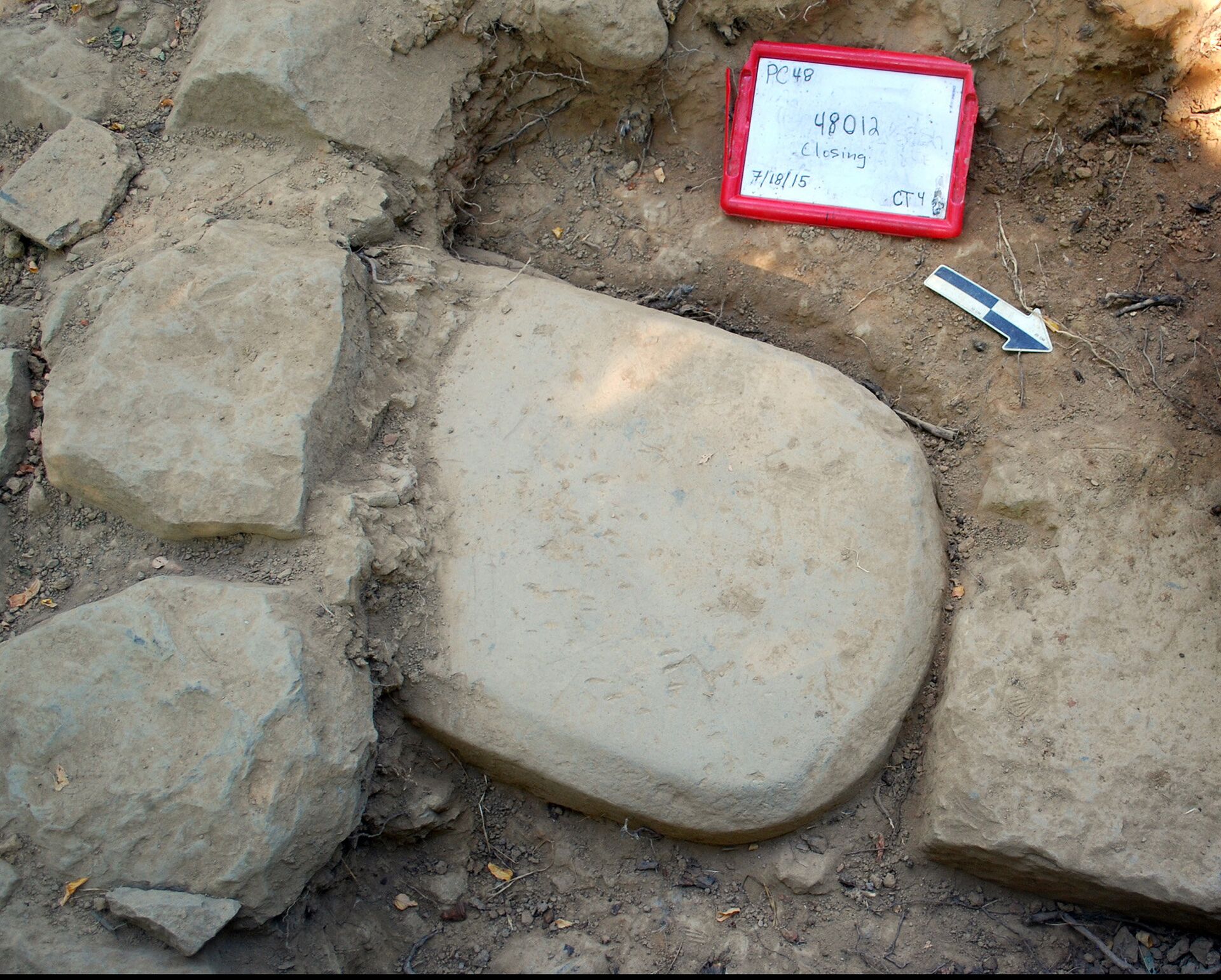 Стела с надписью на этрусском языке, погребенная в основании храма 2500 лет назад - РИА Новости, 1920, 18.11.2022