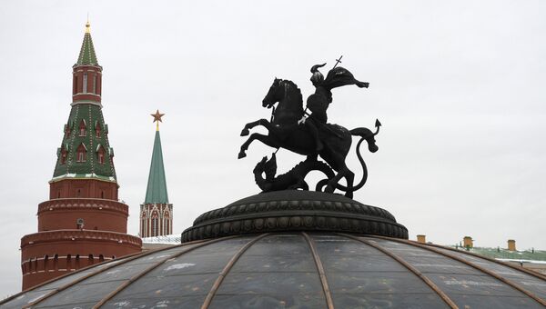Статуя Георгия Победоносца на Манежной площади в Москве.