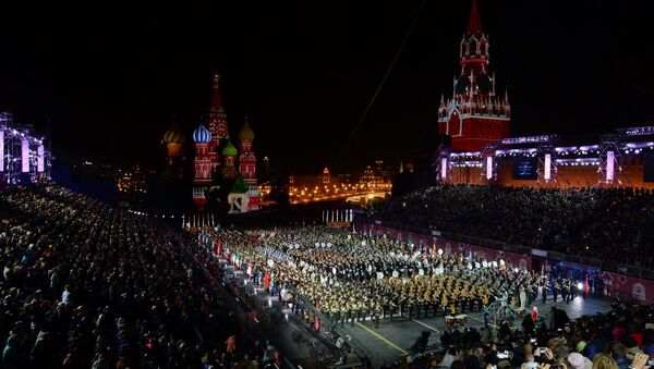 Церемония закрытия Международного военно-музыкального фестиваля Спасская башня в Москве