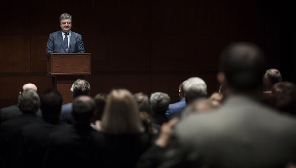 Президент Украины Петр Порошенко во время выступления на форуме Борьба Украины за свободу продолжается в Вашингтоне