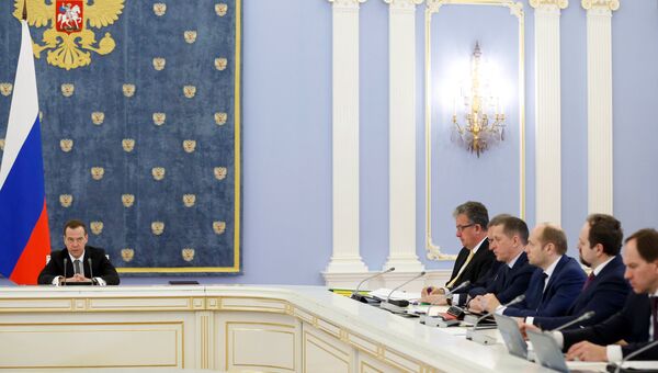 Председатель правительства РФ Дмитрий Медведев проводит заседание кабинета министров РФ в резиденции Горки. 31 марта 2016, Архивное фото