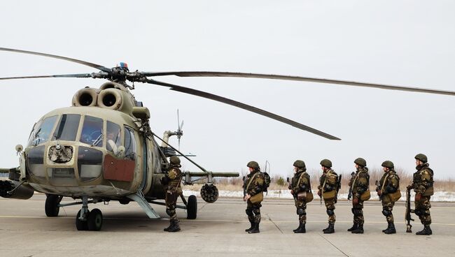 Военнослужащие во время тактических учений подразделений. Архивное фото