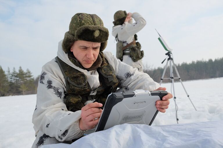 Военнослужащие во время первого этапа совместных тактических учений подразделений ВДВ РФ и Сил специальных операций (ССО) Белоруссии на полигоне Поливна в Ульяновской области