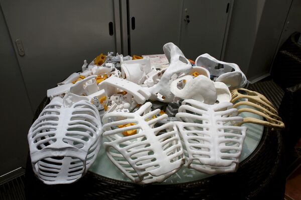Бракованные части для человекоподобного робота Mark 1, изготовленные на 3D-принтере
