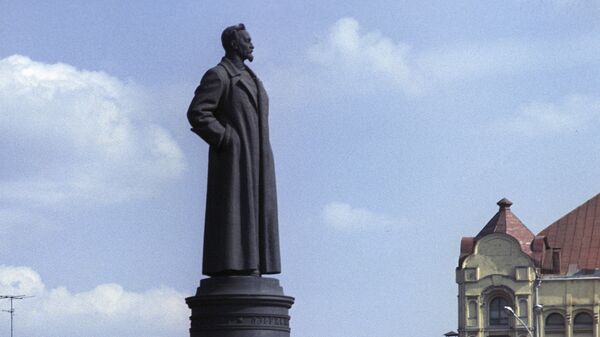 Памятник Феликсу Эдмундовичу Дзержинскому. Скульптор Е. В. Вучетич, архитектор Г. А. Захаров. 1958.