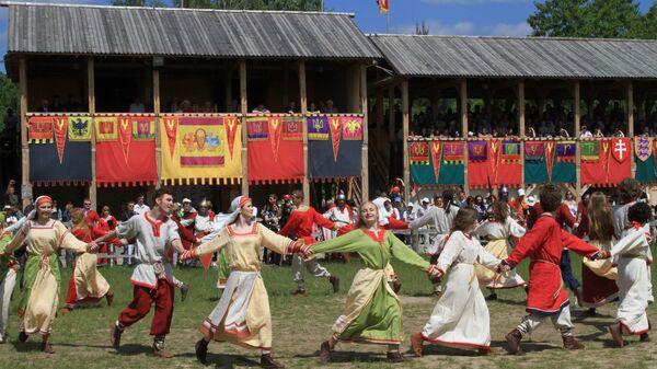 Участники Международного фестиваля Киевская Русь XIII века в Обуховском районе под Киевом