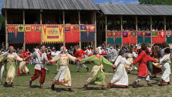 Участники Международного фестиваля Киевская Русь XIII века в Обуховском районе под Киевом
