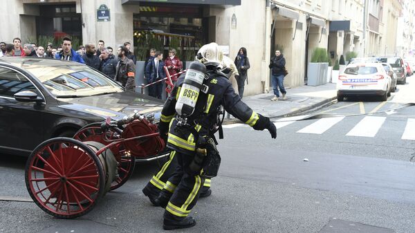 На месте взрыва одного из жилых домов в Париже