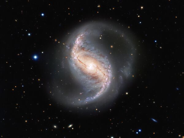 Спиральная галактика NGC 986 в созвездии Печь