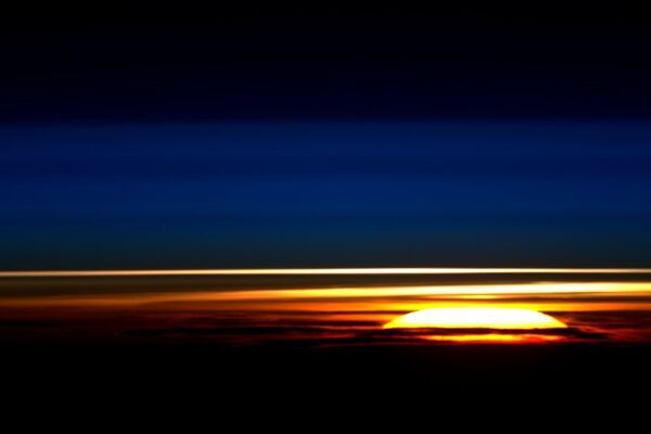 Рассвет снятый с Международной космической станции