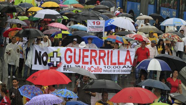 Митинг против соглашения властей Колумбии с повстанцами