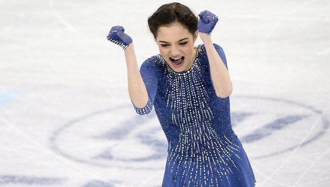 Евгения Медведева выступает в произвольной программе на чемпионате мира по фигурному катанию