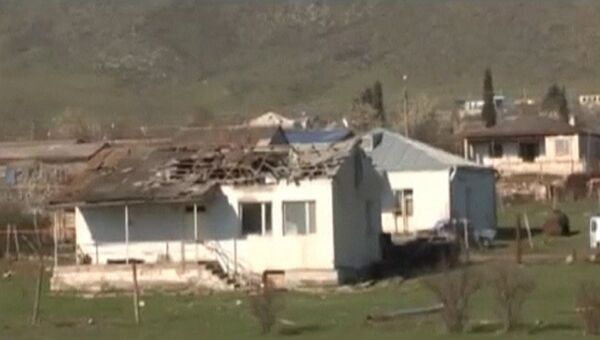 Дом, разрушенный во время обстрела в непризнанной Нагорно-Карабахской республики