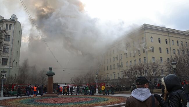 Пожар в здании Министерства обороны в Москве