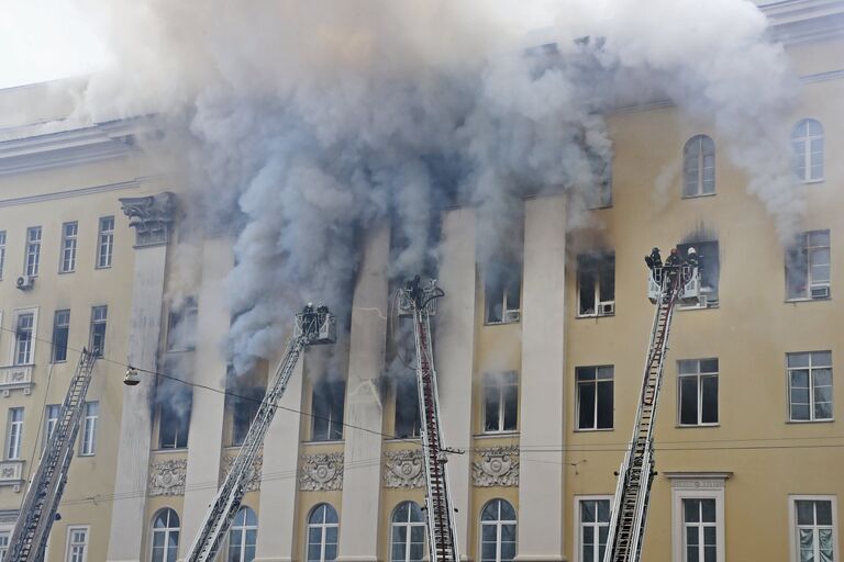 Пожар в здании Министерства обороны в Москве