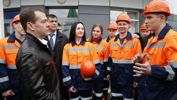 Председатель правительства РФ Дмитрий Медведев на встрече с работниками угольного разреза Березовский