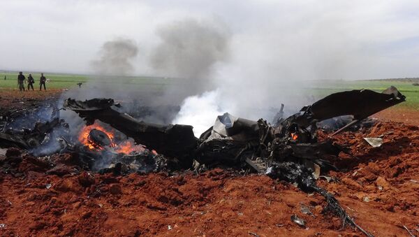 Обломки сбитого под Алеппо самолета сирийских ВВС