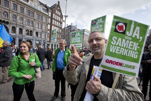Демонстрация перед референдумом в Амстердаме