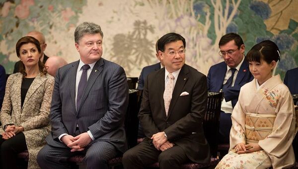 Президент Украины Петр Порошенко на встрече с премьером Японии