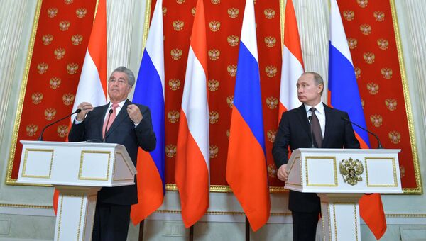 Президент России Владимир Путин и президент Австрии Хайнц Фишер на пресс-конференции по итогам встречи в Кремле