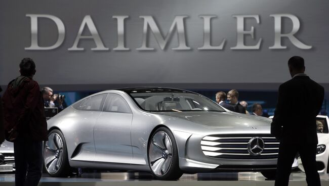 Концепт-кар Mercedes Benz на стенде немецкого концерна Daimler. Архивное фото