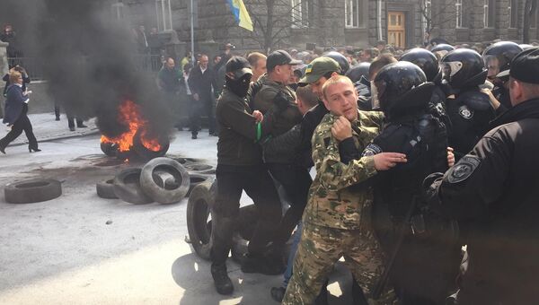 Митинг активистов Автомайдана у здания администрации президента Украины в Киеве