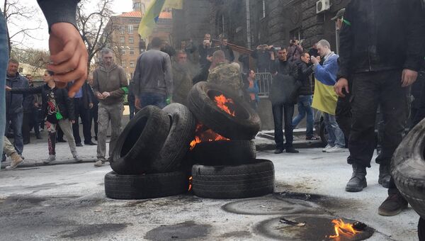 Митинг активистов Автомайдана у здания администрации президента Украины в Киеве