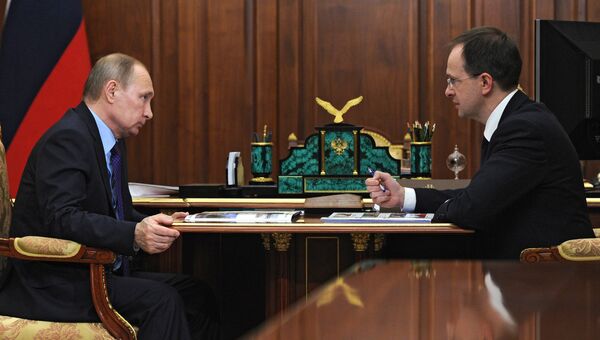 Президент России Владимир Путин и министр культуры РФ Владимир Мединский во время встречи в Кремле