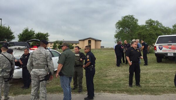 На месте стрельбы на территории базы ВВС США Сан-Антонио Лэклэнд в штате Техас