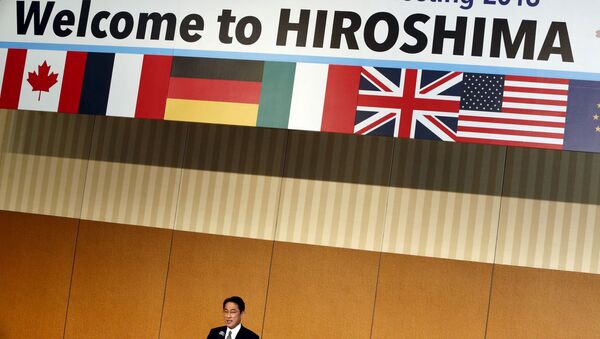 Глава МИД Японии Кишида приветствует участников саммита министров иностранных дел стран G7, 10 апреля 2016