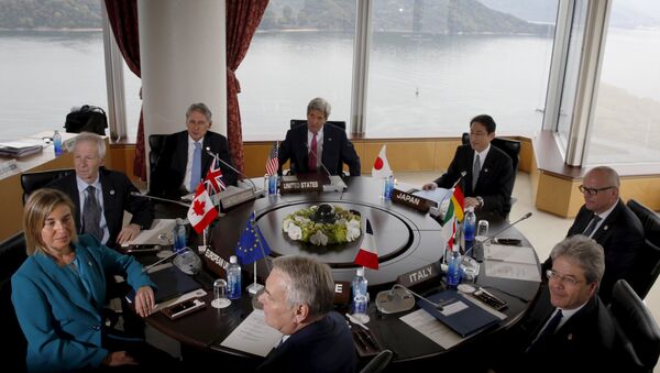 Участники первой встречи саммита глав МИД G7 в Хиросиме, 10 апреля 2016
