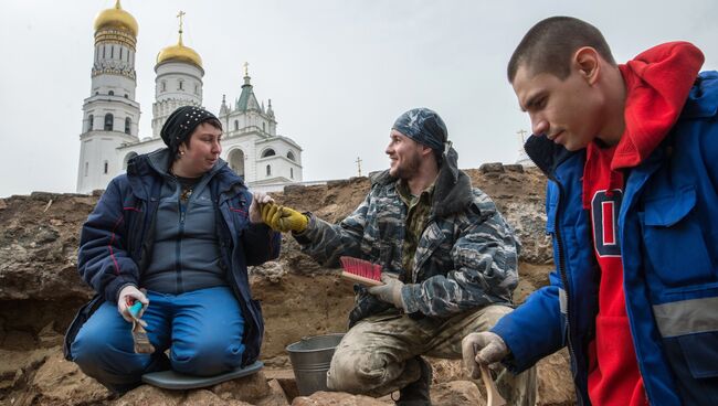 Строительные и археологические работы на месте снесенного 14-го корпуса Кремля