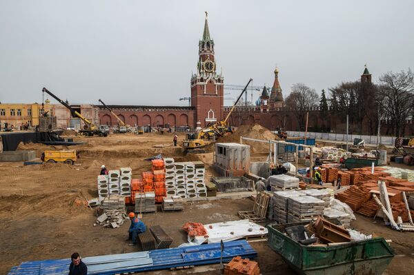 Строительные и археологические работы на месте снесенного 14-го корпуса Кремля