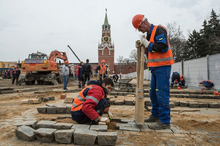 Строительные и археологические работы на месте снесенного 14-го корпуса Кремля