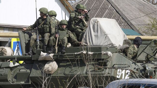 Военные на месте взрыва у здания ОВД в Ставропольском крае