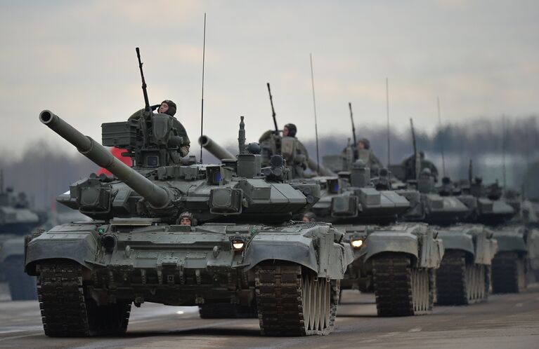 Танки Т-90А механизированной колонны войск Московского гарнизона Центрального военного округа