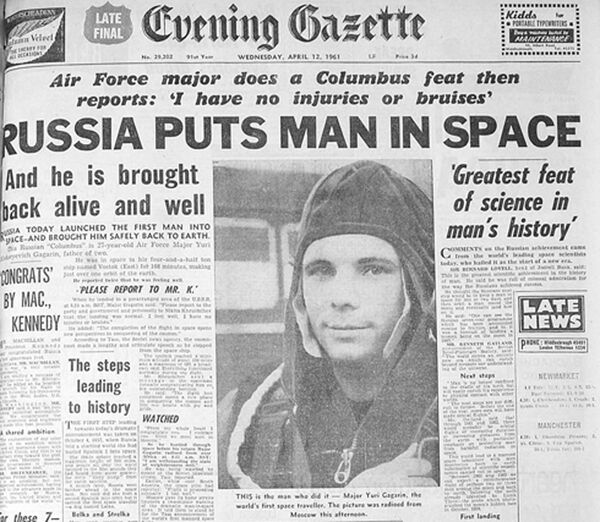 Первая полоса газеты Evening Gazette с фотографией Юрия Гагарина Первая полоса газеты Evening Gazette с фотографией Юрия Гагарина