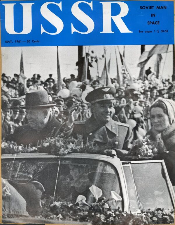 Обложка журнала USSR с фотографией Юрия Гагарина Обложка журнала USSR с фотографией Юрия Гагарина